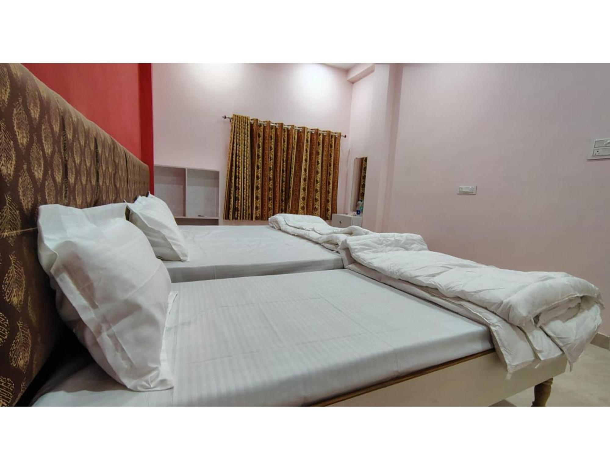 Shree Puram Hotel Varanasi Exterior photo