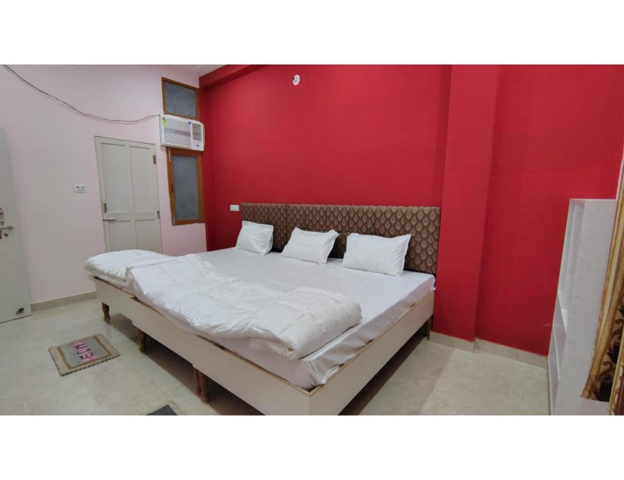 Shree Puram Hotel Varanasi Exterior photo