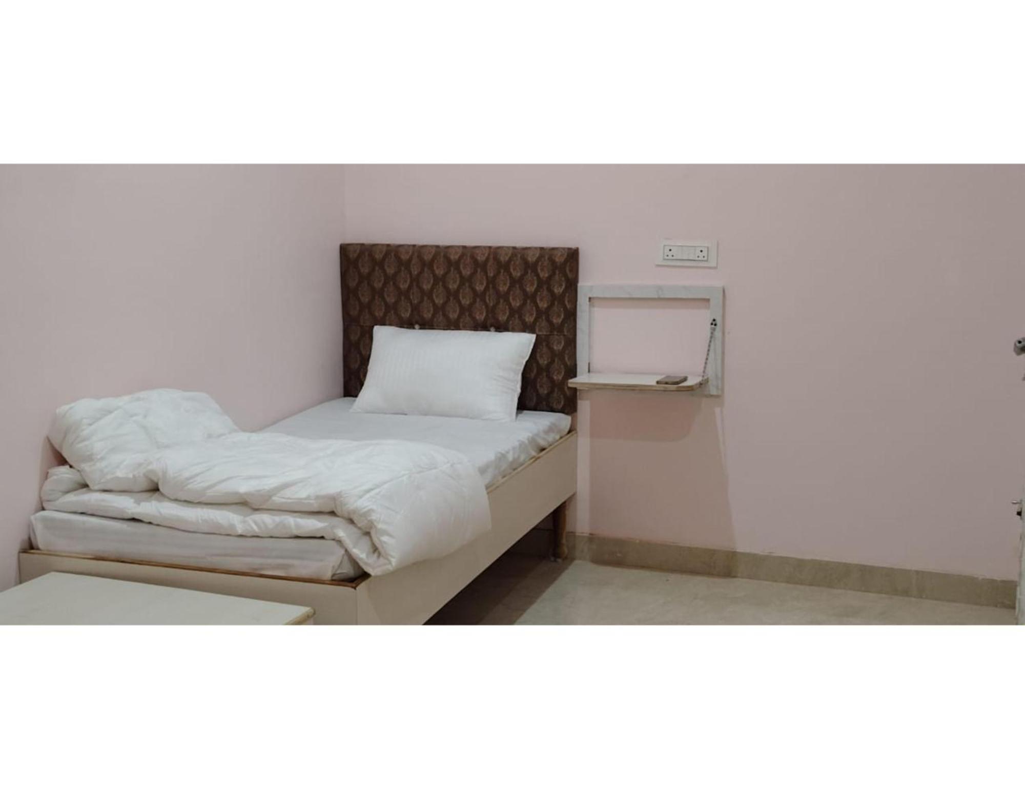 Shree Puram Hotel Varanasi Exterior photo